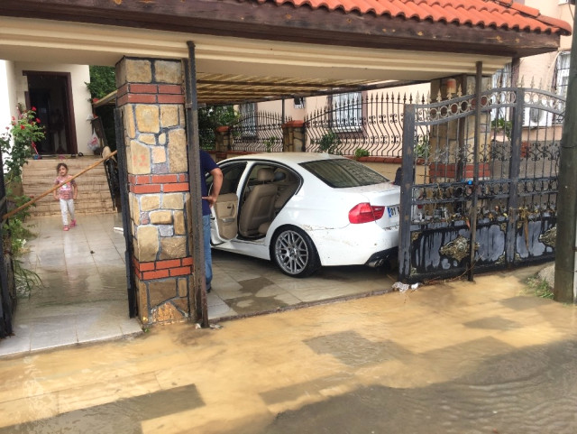 Adana’da Şiddetli Yağmur Evleri Sular Altında Bıraktı