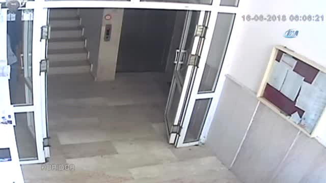 Hırsızı Kolundaki Kadın Dövmesi Ele Verdi…kablo Hırsızı Kamerada