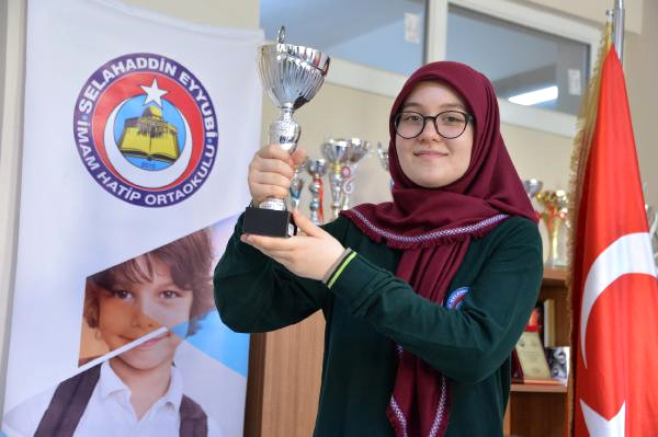 İmam Hatipli Azra, Lgs’de Türkiye Birincisi Oldu