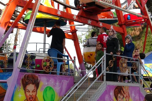 Lunaparkta Dönme Dolap Kavgası: 5 Yaralı