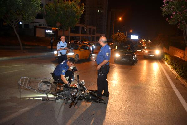 Otomobille Motosiklet Çarpıştı: 1 Yaralı