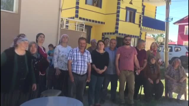 Sürekli Toz İçinde Kaldıklarını Söyleyen Kadınlar Yol Kapatıp Eylem Yaptı