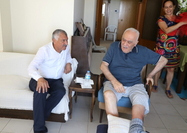 Voleybolun Duayenine Karalar’dan Ziyaret
