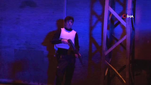 Sokak Ortasında Rastgele Ateş Açan 3 Kişi Polisi Alarmla Geçirdi
