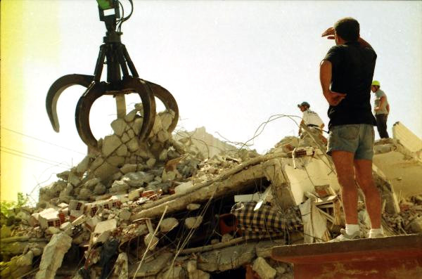 Deprem Değil, Bilinçsizlik Öldürür’