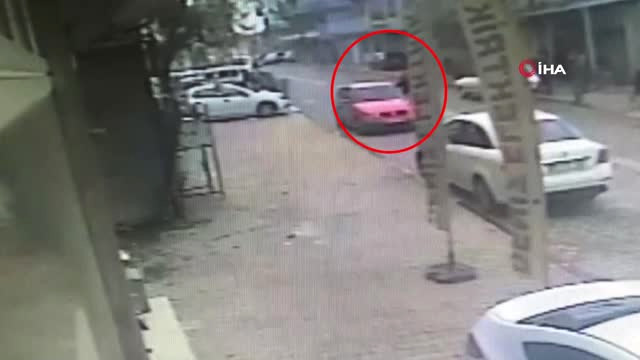 Güpegündüz Herkesin Gözü Önünde Otomobile Yanaşıp Öldürdü, O Anlar Kameraya Böyle Yansıdı