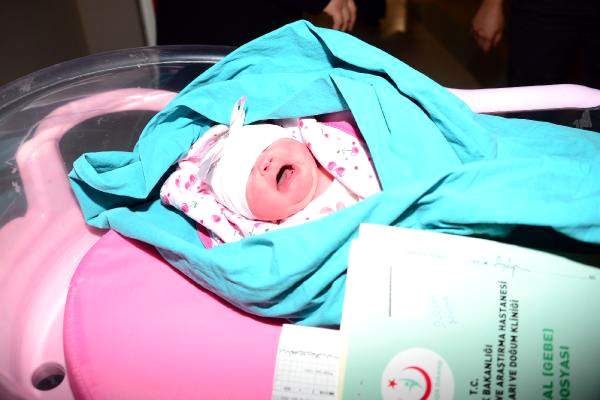Adana’da Yılın İlk Bebeği Zeynep Dünyaya Geldi