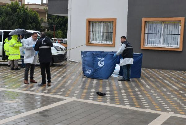 Lüks Sitenin Bahçesinde Sır Ölüm