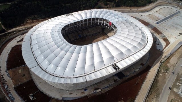 Adana’da Yeni Stadın Çatısı Tamamlandı