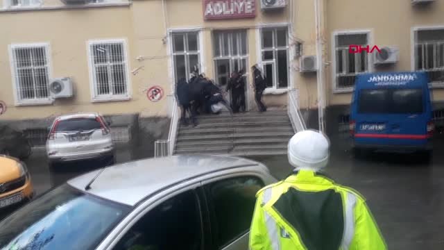 Adıyaman Şizofreni Teşhisi Konulan Kişi, Ağabeyi ile Birlikte Adliyeyi Bastı