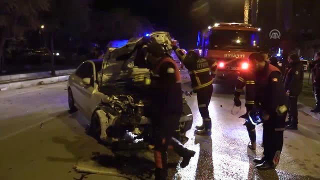 Trafik Kazası: 2 Ölü 3 Yaralı