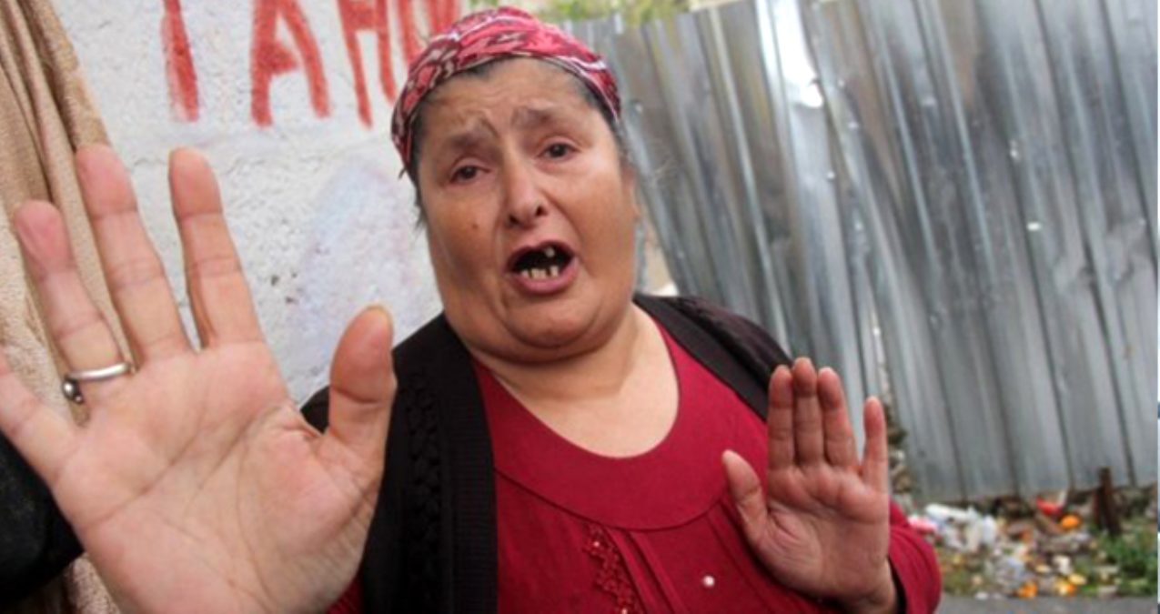 Adana’da aşırı yağış nedeniyle evsiz kalan kadın gözyaşlarına boğuldu