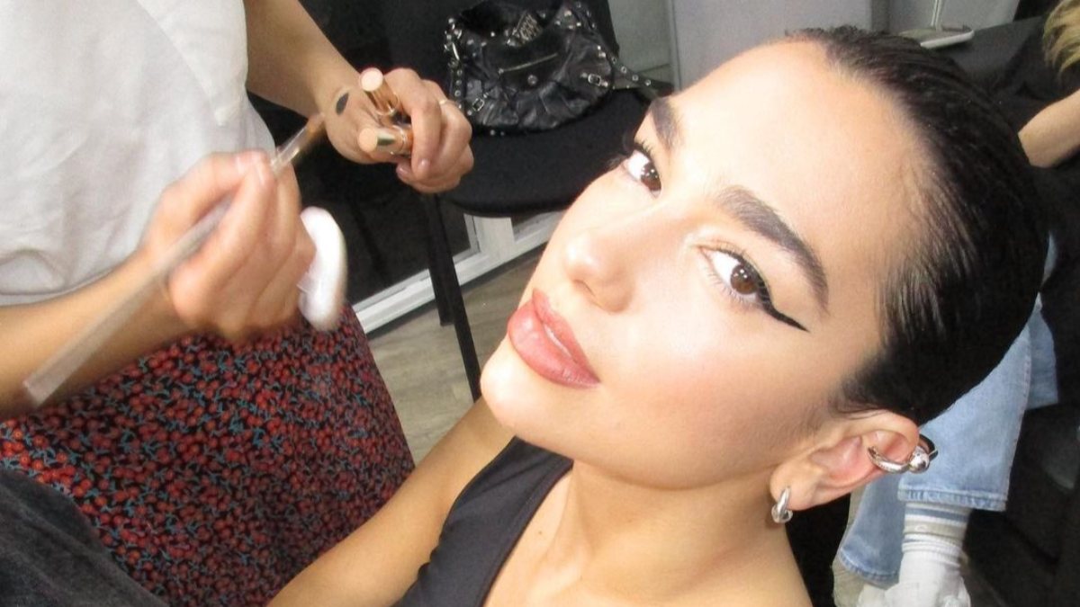 Kanada’da Dua Lipa konserinde havai fişek paniği yaşandı