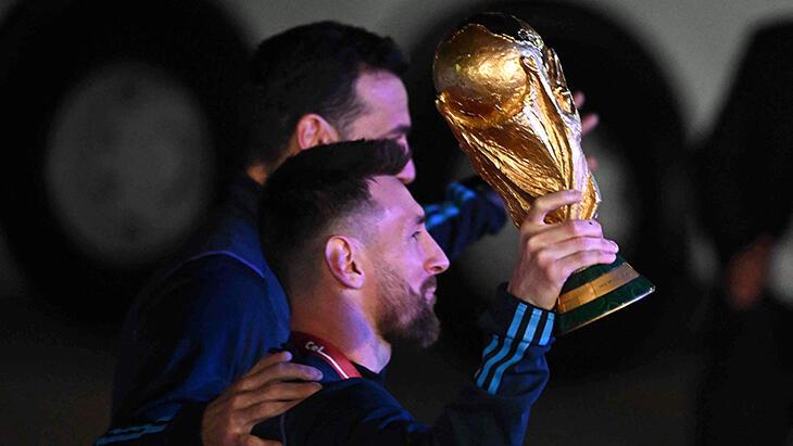 Dünya Kupası şampiyonu Arjantin, Buenos Aires’e geldi! Coşkulu karşılama