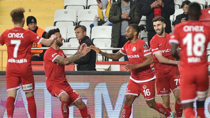 Antalyaspor, Gaziantep FK’yı tek golle geçti! Kırmızı kart kararı