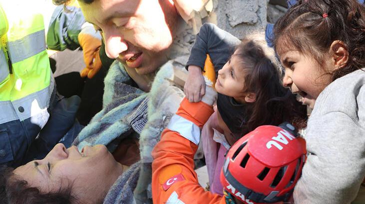 Ecrin, Zeynep, Azra ve anneleri depremin 55’inci saatinde kurtarıldı