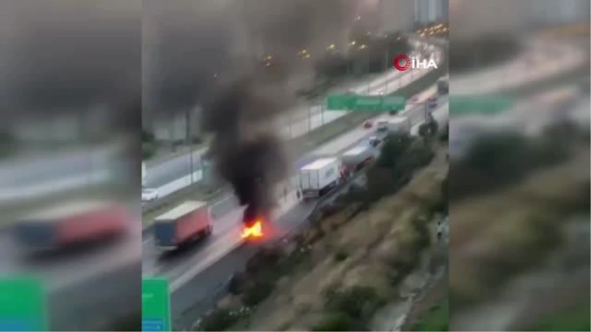 Adana’da otoyolda motosiklet alev topuna dönüştü