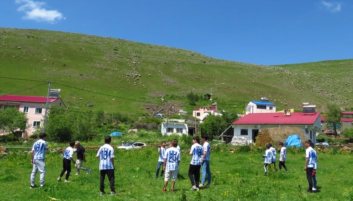 Memleketler arası Yetenek Avcıları Futbol Akademisi, Ardahan’da köy çocuklarına forma armağan etti