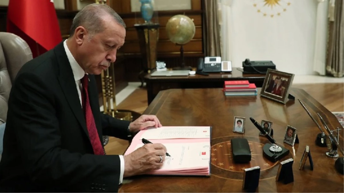 Cumhurbaşkanı Erdoğan imzaladı! Gece yarısı çok sayıda atama ve misyondan alma kararı