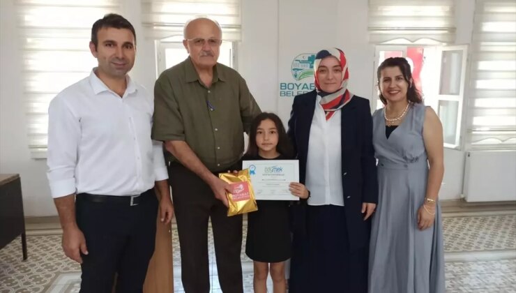Boyabat’ta İngilizce Yaz Kursu Muvaffakiyet Evrakı Dağıtıldı
