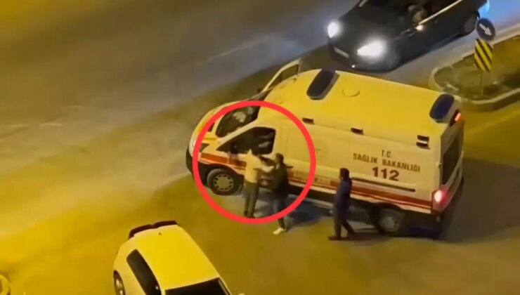 Adana’da Ambulans Şoförüyle Tartışan Kişi Camı Yumrukladı
