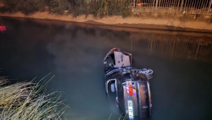 Adana’da Denetimden Çıkan Araba Sulama Kanalına Devrildi: 4 Yaralı