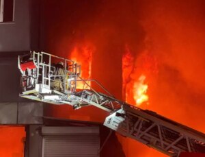 İstanbul’da fabrika yangınına gruplar müdahale ediyor