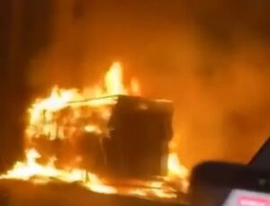 Saman Yüklü TIR’da Yangın: Dorse Kullanılamaz Hale Geldi